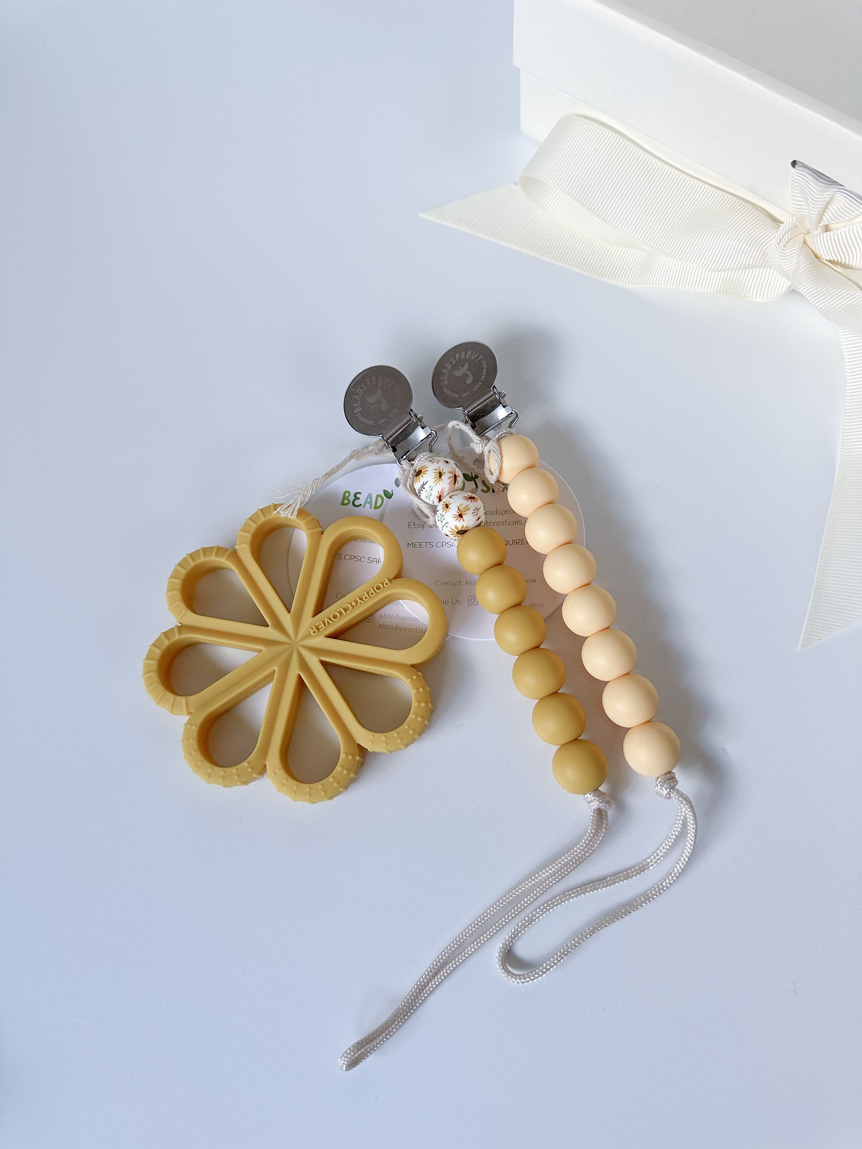 Pacifier clip & Flower Teether, Baby gift set | Bead Sprout - 0