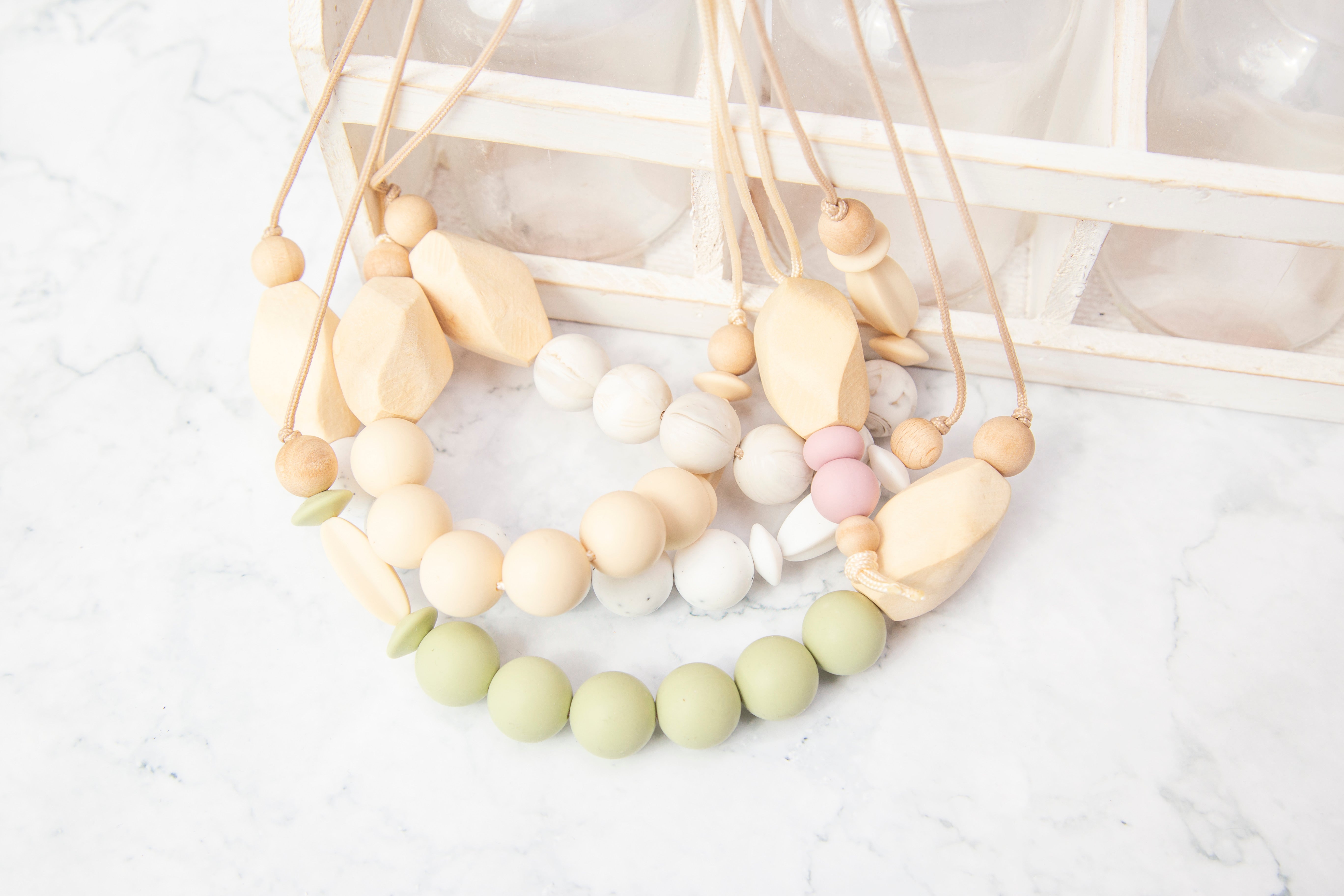 solid color nursing necklaces, teething baby necklaces, nursing necklaces for moms