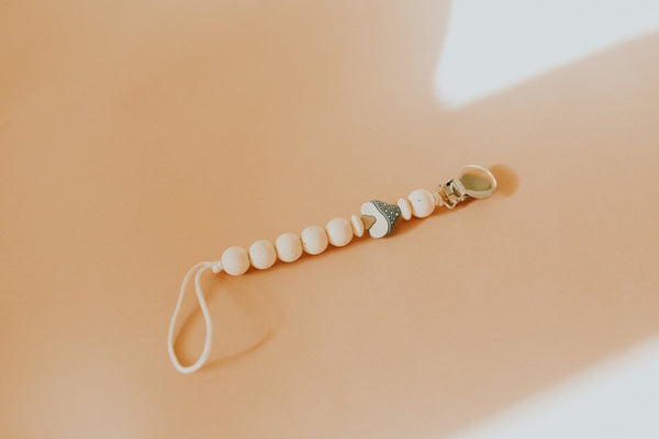 Mushroom Pacifier Clip in Speckled Navajo White, Holiday/Winter - Limited Edition, Bead Sprout